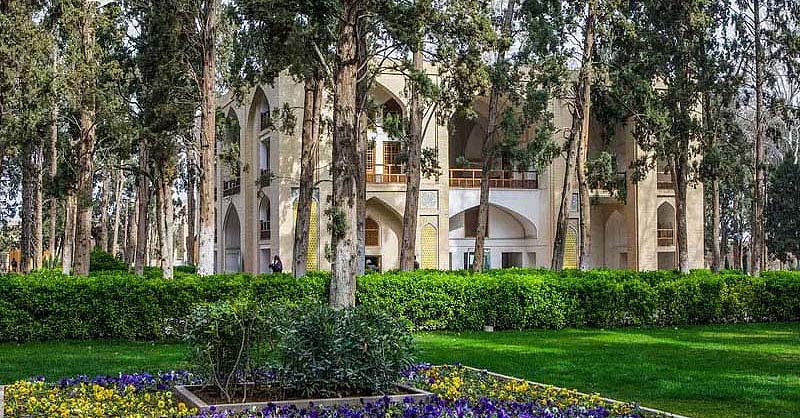 traditional-persian-garden-in-iran-showcasing-unesco-world-heritage-landscape-design-water-features-and-persian-cultural-heritage